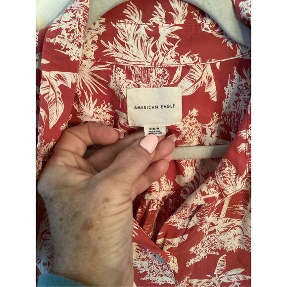 American Eagle Toile Hawaiian Crop Top Sz M Button Down Red Taupe - Picture 3 of 7